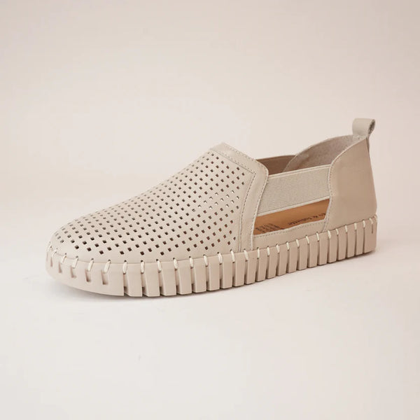 Django & Juliette Habiki ~ White ~ Almond ~ Leather