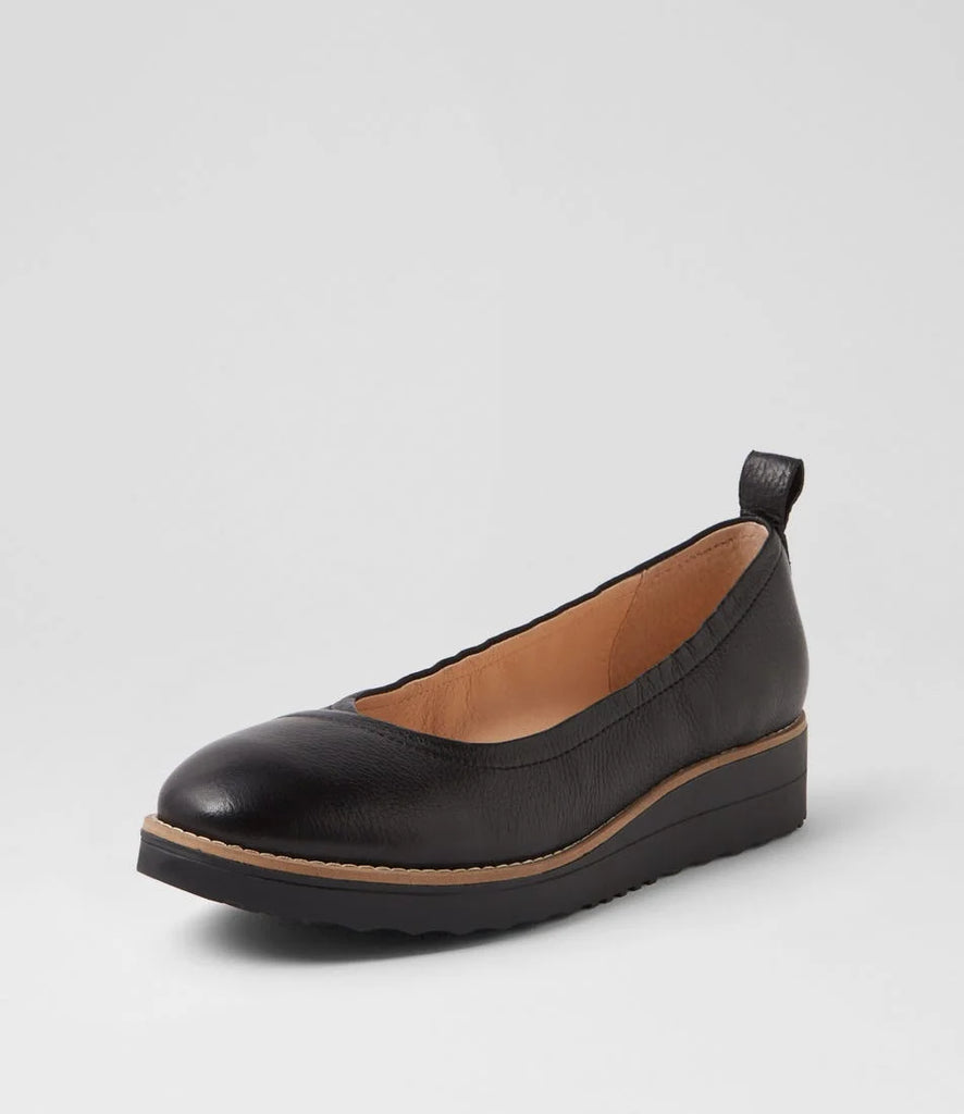 Top End Oxsson ~ Black ~ Navy ~ Leather Loafer