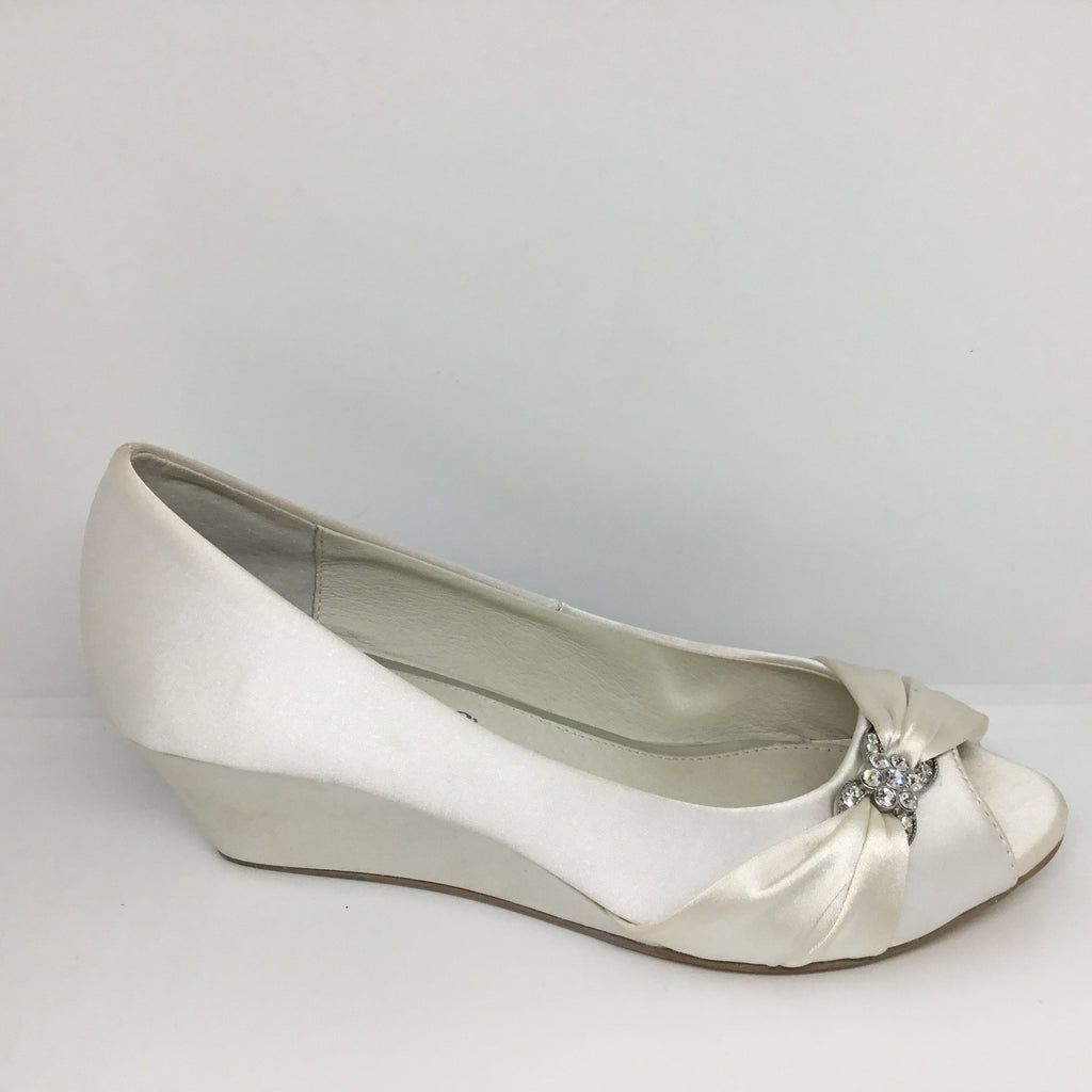Lily Rose Kelly Vivid White Satin Wedge Heel Shop Soiled