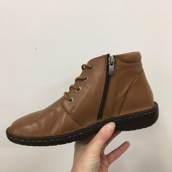 Tesselli Gan 5 Colours ~ Tan ~ Black ~ Navy ~ Airlift Red ~ Darkstone ~ Leather