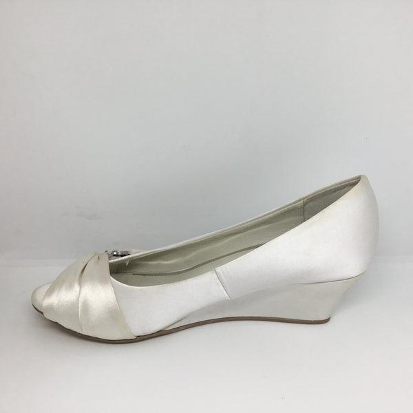 Lily Rose Kelly Vivid White Satin Wedge Heel Shop Soiled