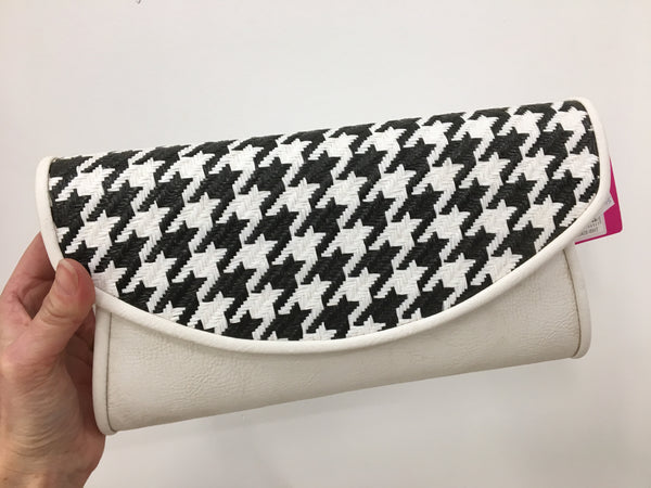 Gabee Black and White Clutch