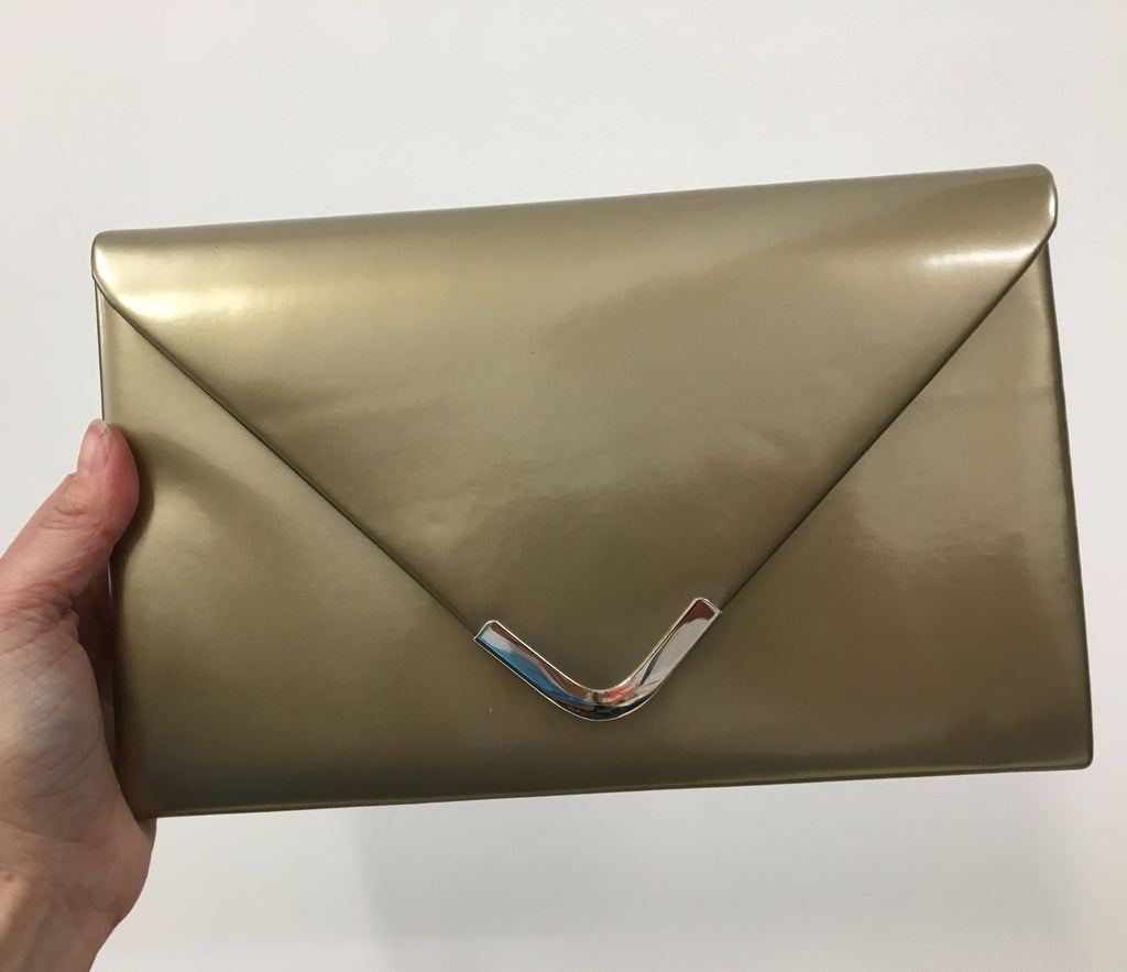 Gabee Gold patent clutch style EE59503